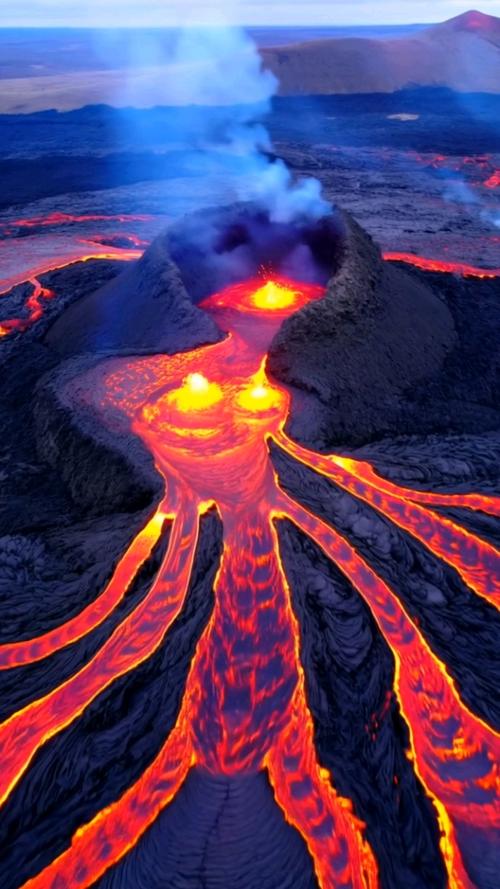 今晚开特马+开奖结果91和火山喷发时游客急逃与火山喷发急救